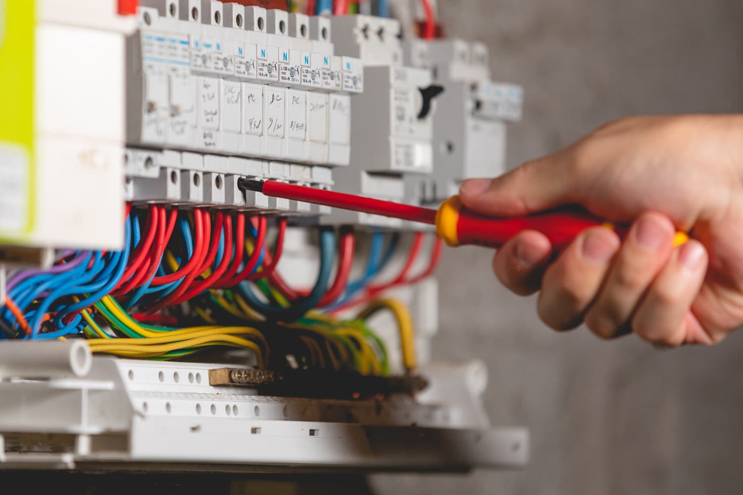  Distribución de material eléctrico en A Coruña